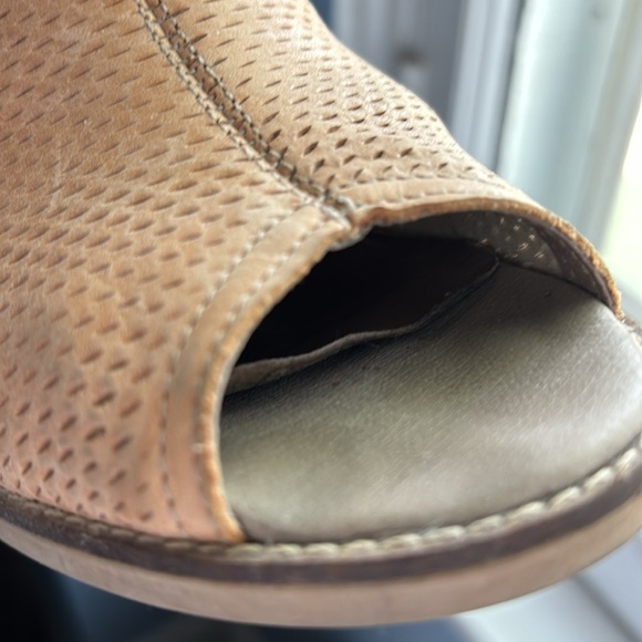 Fun, sturdy summer heels. Comfortable!! Worn and loved but def far from done! - Picture 10 of 13